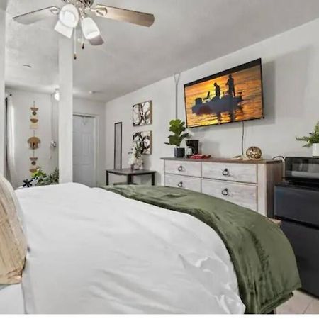 Inviting Oasis - Cozy, Spotless, And Comfortable Room Pahokee Buitenkant foto