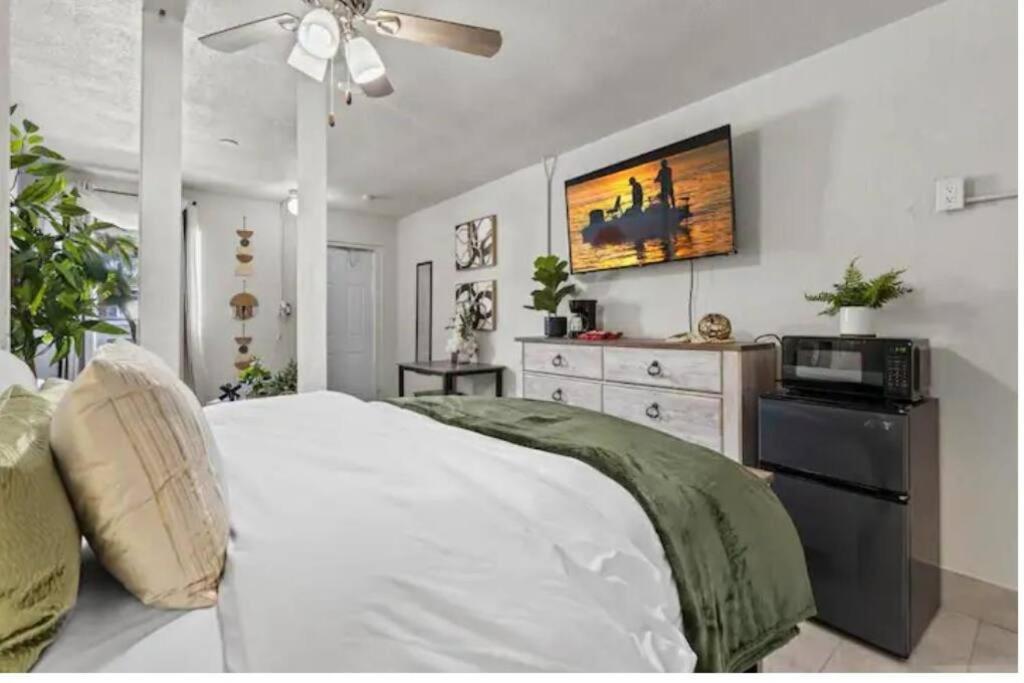 Inviting Oasis - Cozy, Spotless, And Comfortable Room Pahokee Buitenkant foto