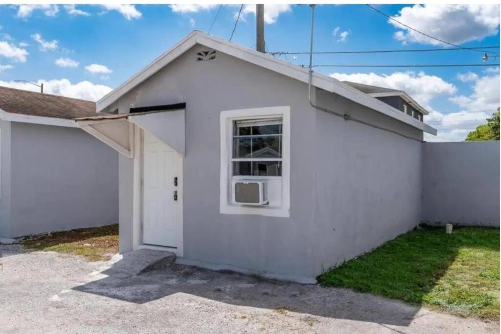 Inviting Oasis - Cozy, Spotless, And Comfortable Room Pahokee Buitenkant foto